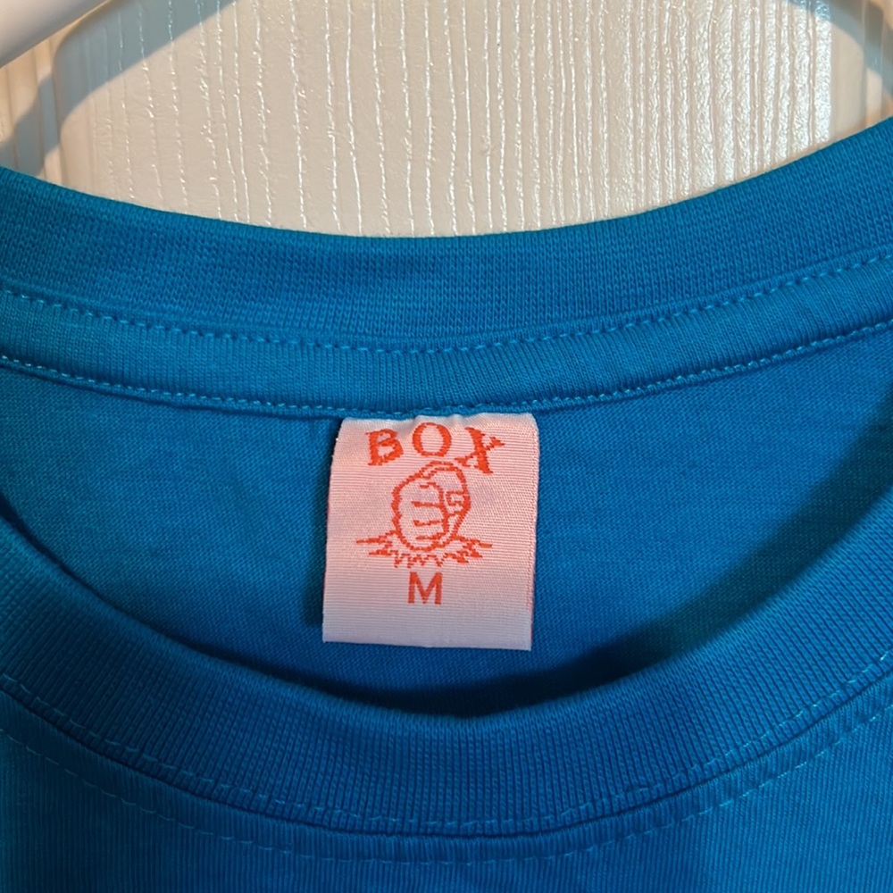 Graphic tees - Picture 3 of 3